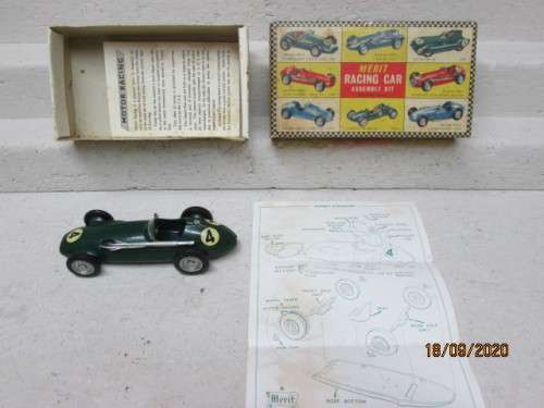 1:24 SCALE : MERIT RACING CAR - GP BRM 1956 - BOXED