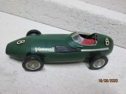 1:24 SCALE : MERIT RACING CAR - VANWALL 1956 - BOXED