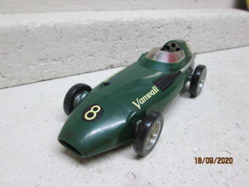 1:24 SCALE : MERIT RACING CAR - VANWALL 1956 - BOXED