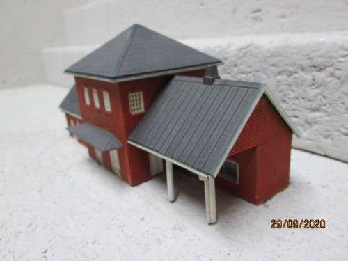 N SCALE : LARGE STATION BUILDING