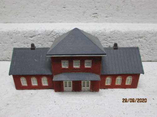 N SCALE : LARGE STATION BUILDING