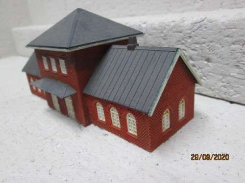 N SCALE : LARGE STATION BUILDING