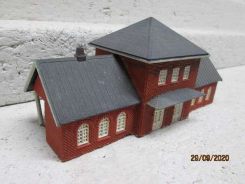 N SCALE : LARGE STATION BUILDING