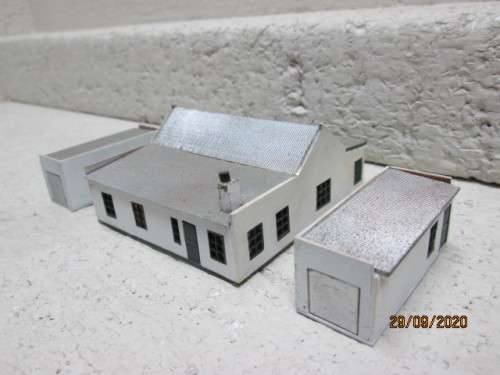 N SCALE : SAR STYLE BUILDINGS X4