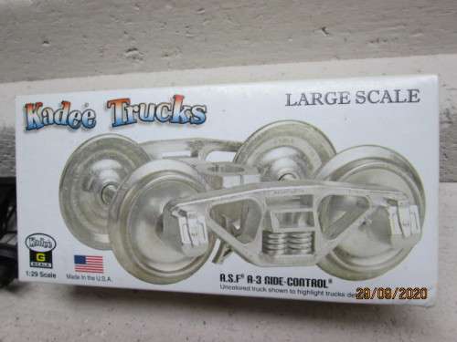 G SCALE : KADEE BOGIES X2 - BOXED