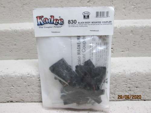 G SCALE : KADEE BLACK BODY MOUNTED COUPLIER - BOXED