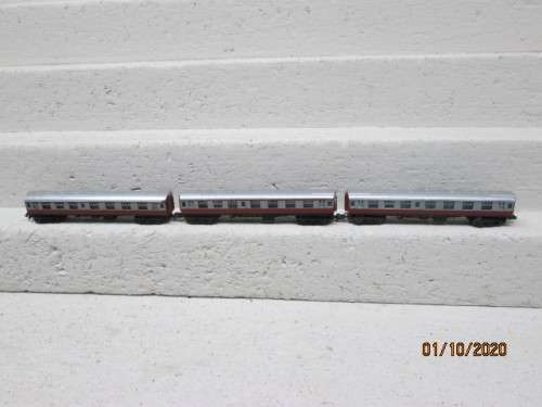 N SCALE : X3 LIMA PASSENGER COACHES (PAINTED IN SAR COLOURS)