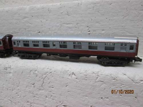 N SCALE : X3 LIMA PASSENGER COACHES (PAINTED IN SAR COLOURS)