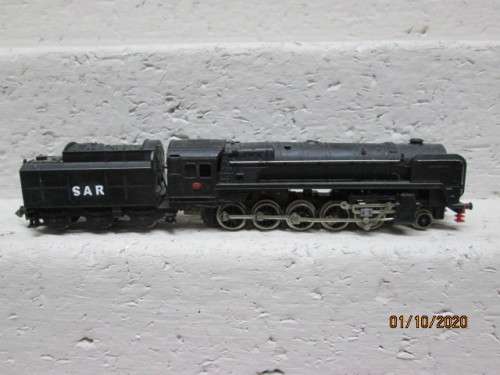 N SCALE : 2-10-0 STEAM LOCOMOTIVE (PAINTED IN SAR COLOURS)