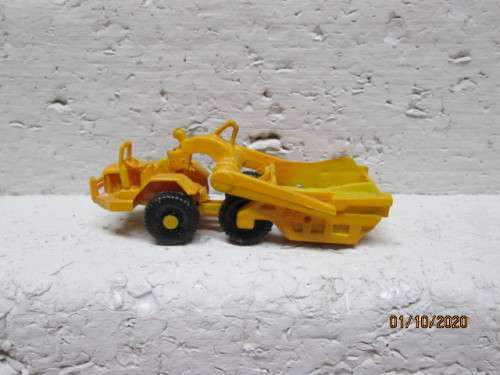 HO SCALE : OLD STYLE EARTH MOVING BULLDOZER