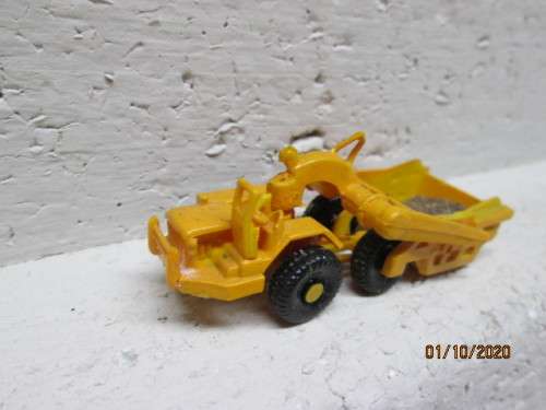 HO SCALE : OLD STYLE EARTH MOVING BULLDOZER
