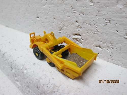 HO SCALE : OLD STYLE EARTH MOVING BULLDOZER