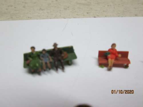 N SCALE : X58 VARIOUS PEOPLE WITH SOME BENCHES