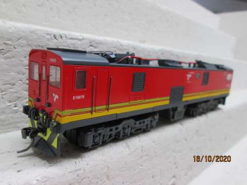 HO SCALE : SAR CLASS 10E ORANGE ELECTRIC LOCOMOTIVE (TRANSNET)