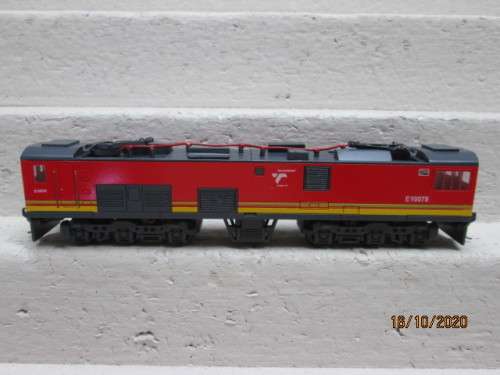HO SCALE : SAR CLASS 10E ORANGE ELECTRIC LOCOMOTIVE (TRANSNET)