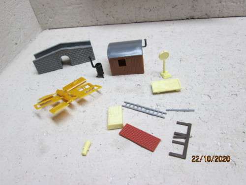 HO SCALE : POLA : ACCESSORIES - BOXED