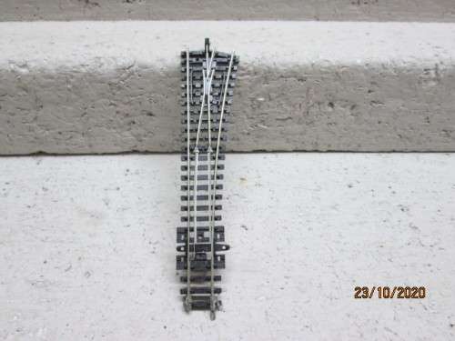 N SCALE : RIGHT HAND POINT