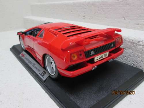 1:18 SCALE : MAISTO : LAMBORGHINI SE (1994/1995)
