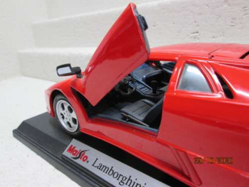 1:18 SCALE : MAISTO : LAMBORGHINI SE (1994/1995)