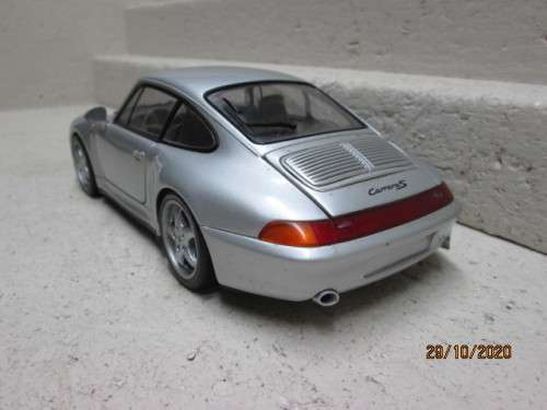 1:18 SCALE : UT MODELS : PORCSHE 911