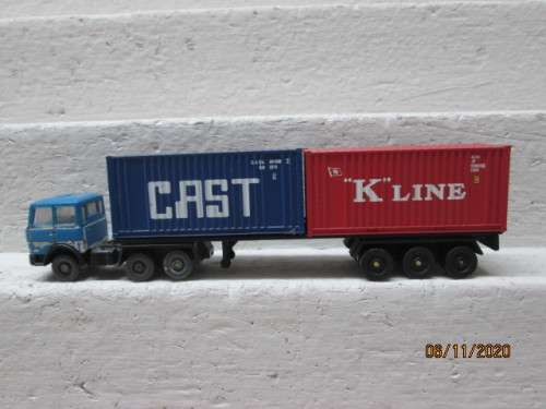 HO SCALE : TRI AXLE TRAILER