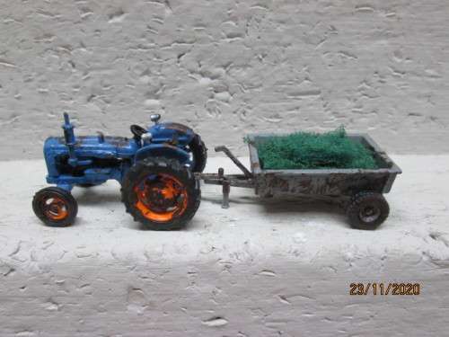 HO/OO SCALE : OXFORD : TRACTOR WITH TRAILER