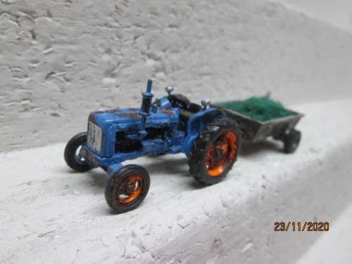 HO/OO SCALE : OXFORD : TRACTOR WITH TRAILER