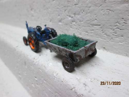 HO/OO SCALE : OXFORD : TRACTOR WITH TRAILER