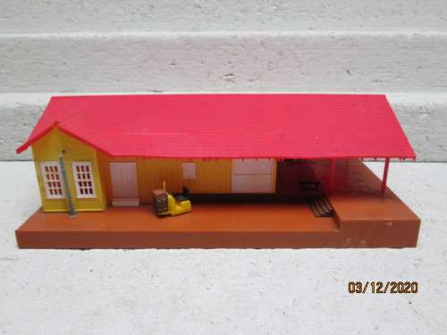 HO SCALE : BACHMANN : STATION BUILDING