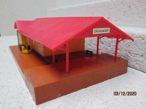 HO SCALE : BACHMANN : STATION BUILDING