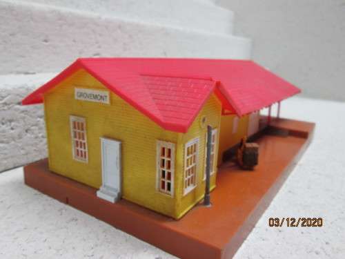 HO SCALE : BACHMANN : STATION BUILDING