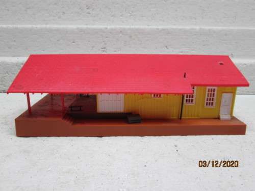 HO SCALE : BACHMANN : STATION BUILDING