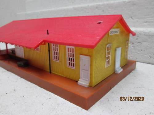 HO SCALE : BACHMANN : STATION BUILDING
