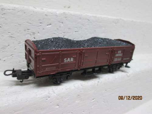 HO SCALE : LIMA SAR : ES WAGON WITH COAL LOAD