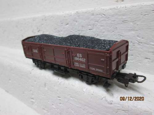 HO SCALE : LIMA SAR : ES WAGON WITH COAL LOAD