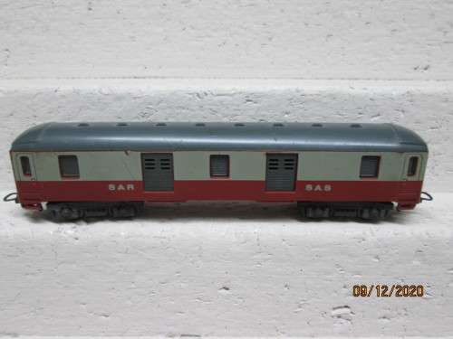 HO SCALE : LIMA SAR : ORANGE EXPRESS BAGGAGE COACH
