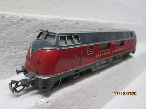 HO SCALE : MARKLIN : DB DIESEL LOCOMOTIVE