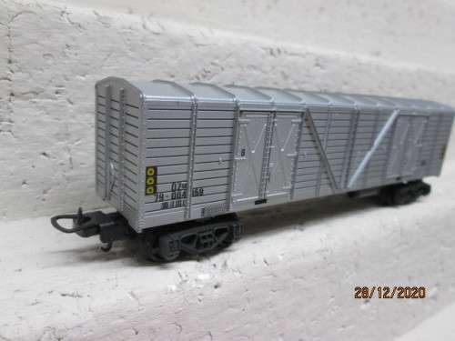 HO SCALE : LIMA SAR : SILVER OZ BOX CAR