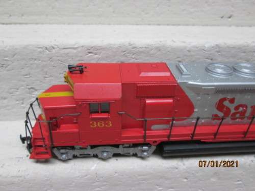 HO SCALE : ATHEARN : SANTE FE SD 45 DIESEL LOCOMOTIVE - BOXED