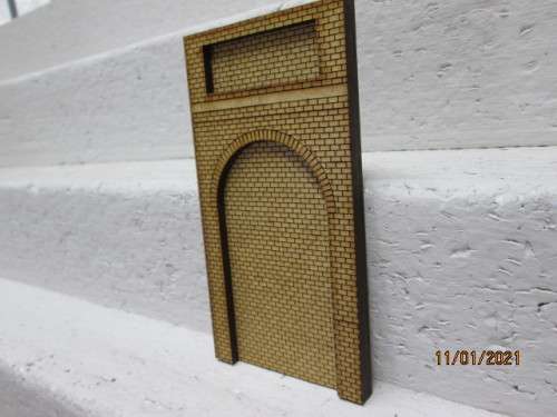 HO / OO SCALE : BACK DROP RAILWAY ARCHES - BRICK FINISH