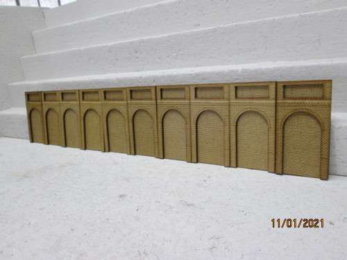 HO / OO SCALE : BACK DROP RAILWAY ARCHES - BRICK FINISH
