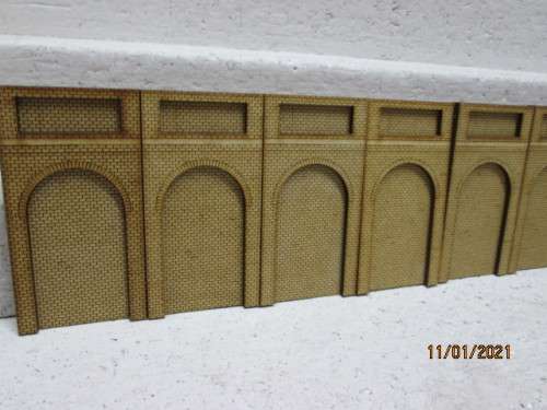 HO / OO SCALE : BACK DROP RAILWAY ARCHES - BRICK FINISH