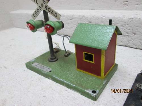 S SCALE : AMERICAN FLYER : HIGHWAY FLASHER RAIL CROSSING