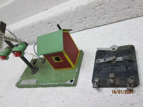 S SCALE : AMERICAN FLYER : HIGHWAY FLASHER RAIL CROSSING