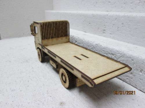 1:32 SCALE : HINO ROLL BACK BREAKDOWN TRUCK