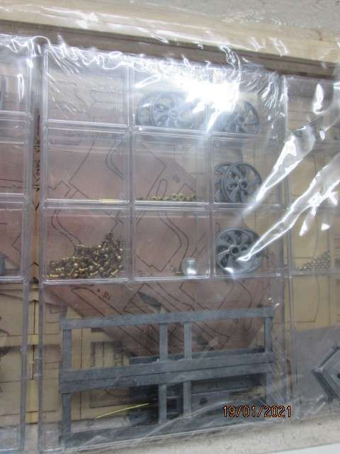 1:22 SCALE :  SAN FRANCISCO'S CABLE CAR KIT - BOXED