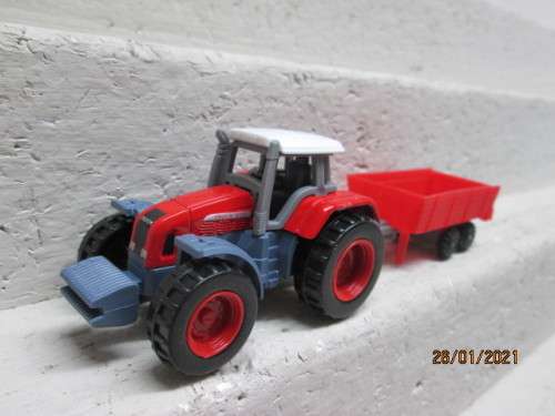 HO / OO SCALE : FARM TRACTOR AND TRAILOR - BOXED