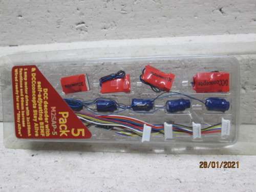 DCC CONCEPTS : M2SAP-5 8-pin 2-function M Series decoder with Stay Alive x5