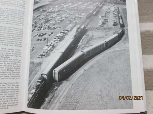 HARD COVER BOOK : MODEL RAILWAYS INTERNATIONAL REVIEW