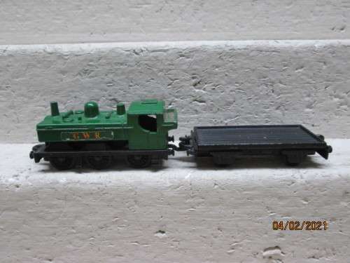 MATCH BOX : SUPERFAST : PANNIER TANK LOCO WITH FLAT CAR
